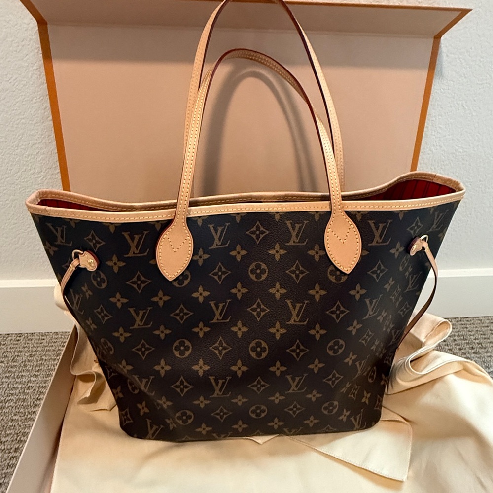 Louis Vuitton Neverfull MM Brown Monogram Tote Bag - Picture 2 of 9